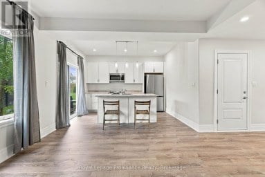 22 CAMPBELL CRESCENT Prince Edward County (Picton) Ontario photo 2