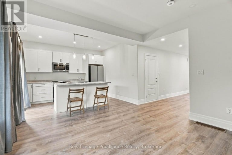 22 CAMPBELL CRESCENT, Prince Edward County (Picton), Ontario, K0K2T0