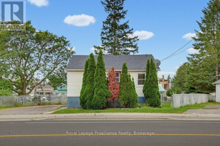 106 YEOMANS STREET, Belleville (Belleville Ward), Ontario, K8P3X7