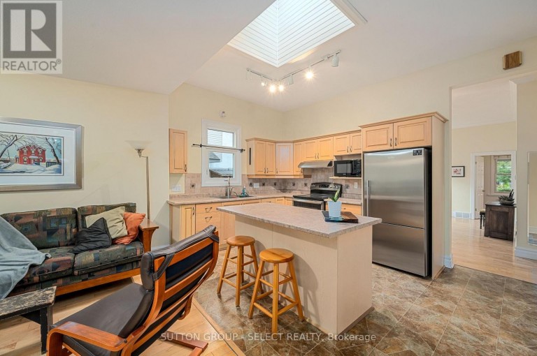 797 COLBORNE STREET, London East (East B), Ontario, N6A3Z8