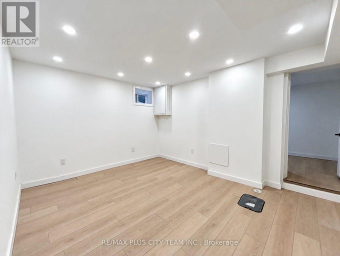 LOWER - 148 ASCOT AVENUE, Toronto (Corso Italia-Davenport), Ontario, M6E1G4