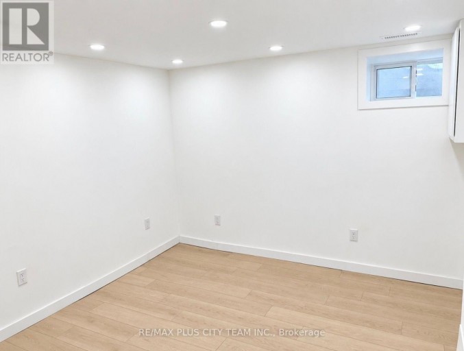 LOWER - 148 ASCOT AVENUE, Toronto (Corso Italia-Davenport), Ontario, M6E1G4