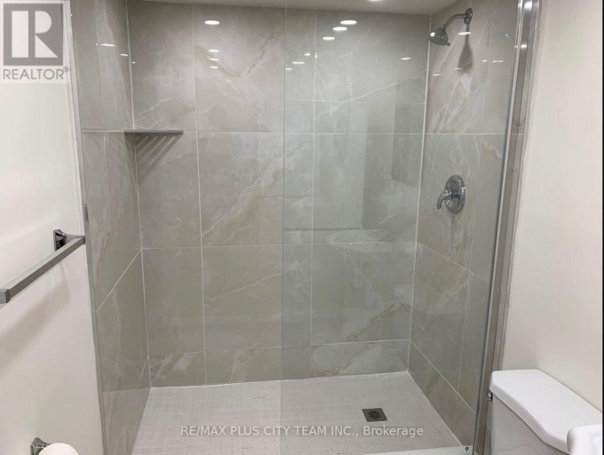 LOWER - 148 ASCOT AVENUE, Toronto (Corso Italia-Davenport), Ontario, M6E1G4