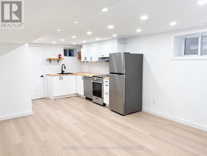 LOWER - 148 ASCOT AVENUE, Toronto (Corso Italia-Davenport), Ontario, M6E1G4