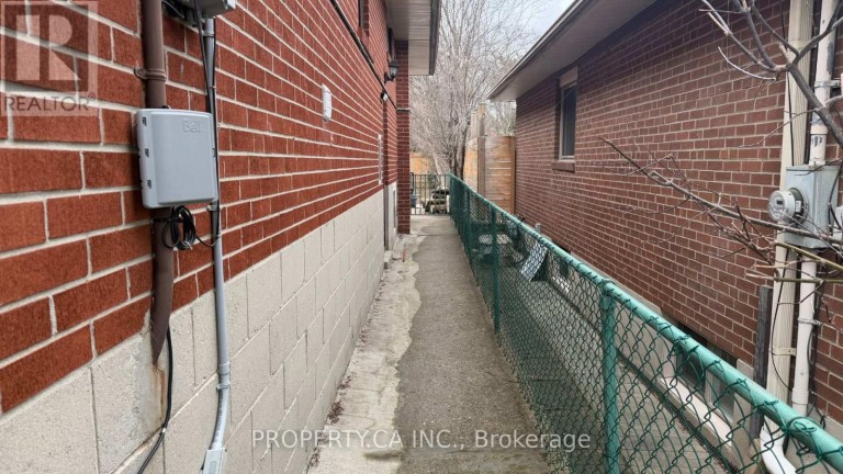 LOWER LEVEL - 46 HOVE STREET, Toronto (Bathurst Manor), Ontario, M3H4Y9