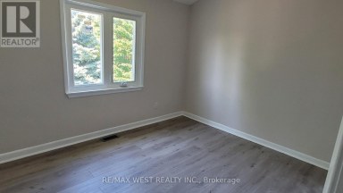 UPPER - 65 CLAPPERTON AVENUE Toronto (Clairlea-Birchmount) Ontario photo 7