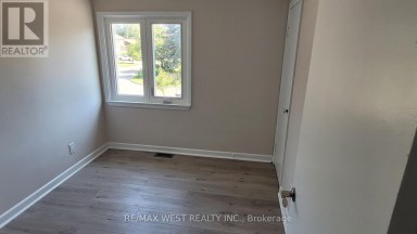 UPPER - 65 CLAPPERTON AVENUE Toronto (Clairlea-Birchmount) Ontario photo 8