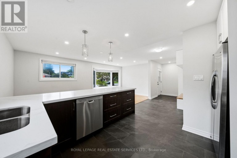 MAIN - 6 CORBETT CRESCENT, Aurora (Aurora Highlands), Ontario, L4G2G1