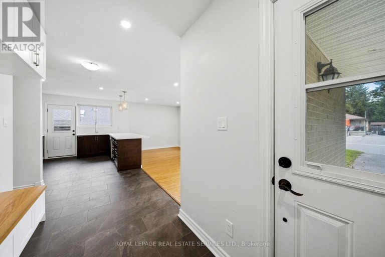 MAIN - 6 CORBETT CRESCENT, Aurora (Aurora Highlands), Ontario, L4G2G1