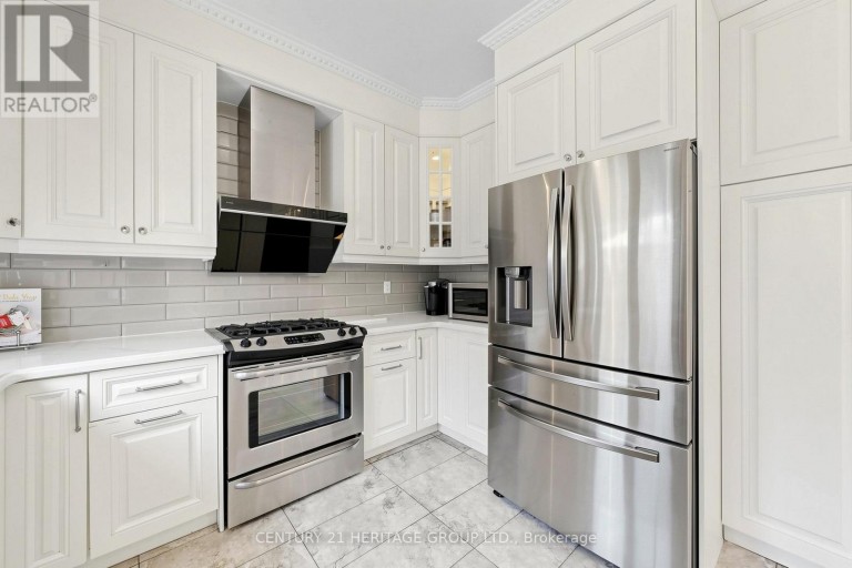 4 MUMBERSON COURT, Markham (Cachet), Ontario, L6C1Y4