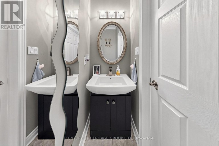 4 MUMBERSON COURT, Markham (Cachet), Ontario, L6C1Y4