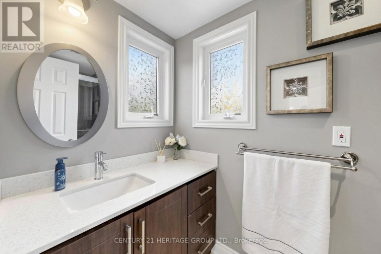 4 MUMBERSON COURT, Markham (Cachet), Ontario, L6C1Y4