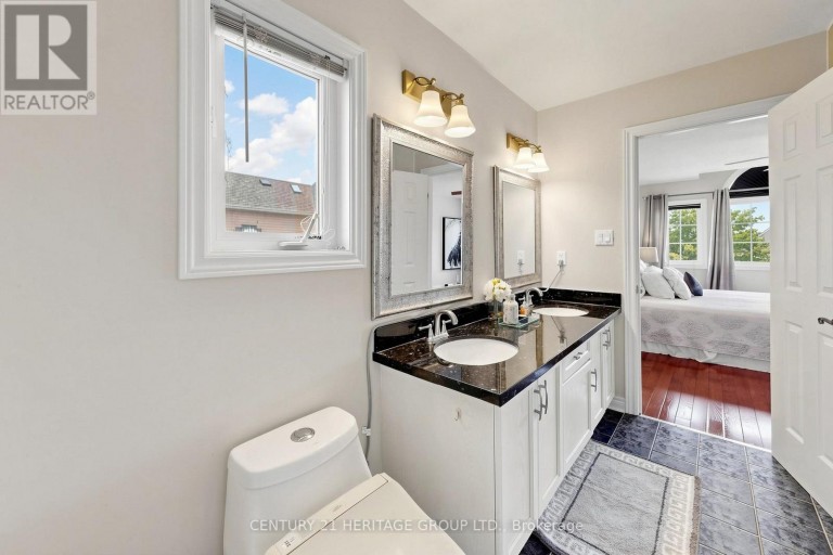 4 MUMBERSON COURT, Markham (Cachet), Ontario, L6C1Y4