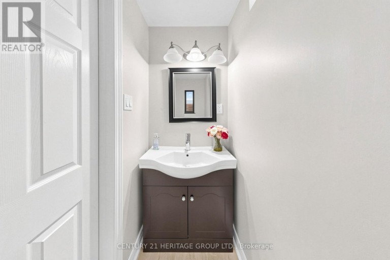 4 MUMBERSON COURT, Markham (Cachet), Ontario, L6C1Y4