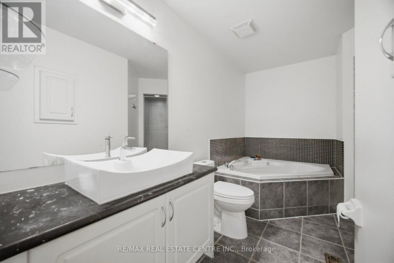 1109 BONIN CRESCENT, Milton (CL Clarke), Ontario, L9T0B2