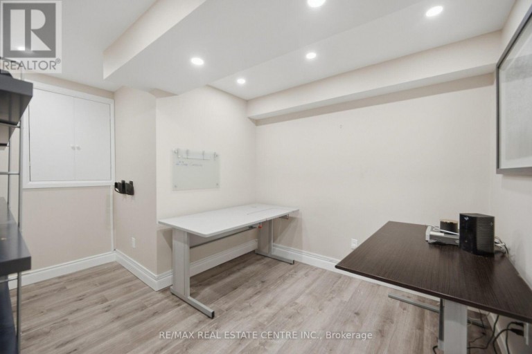 1109 BONIN CRESCENT, Milton (CL Clarke), Ontario, L9T0B2