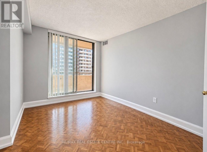 910 - 5 LISA STREET, Brampton (Queen Street Corridor), Ontario, L6T4T4