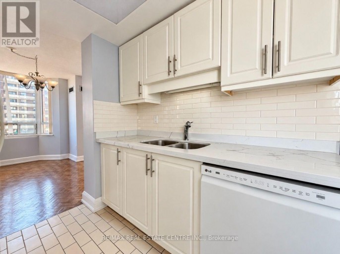 910 - 5 LISA STREET, Brampton (Queen Street Corridor), Ontario, L6T4T4
