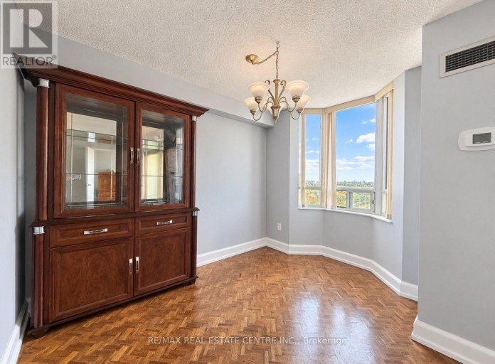 910 - 5 LISA STREET, Brampton (Queen Street Corridor), Ontario, L6T4T4