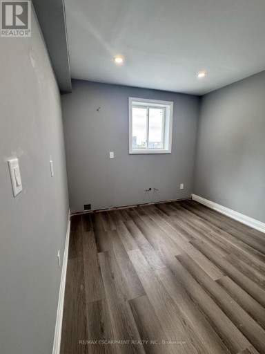 302 QUEENSTON ROAD, Hamilton (Glenview), Ontario, L8K1H1