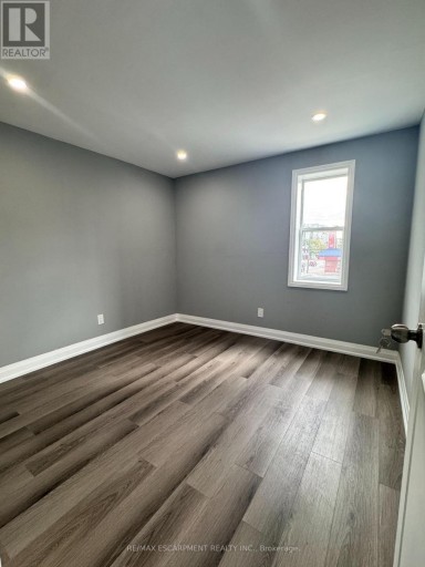 302 QUEENSTON ROAD, Hamilton (Glenview), Ontario, L8K1H1