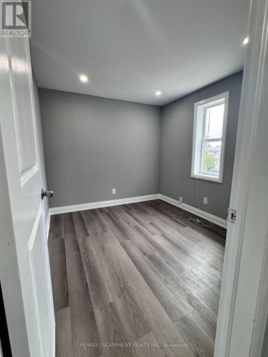 302 QUEENSTON ROAD, Hamilton (Glenview), Ontario, L8K1H1