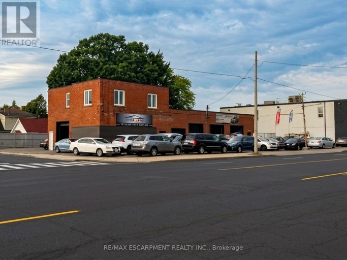 302 QUEENSTON ROAD, Hamilton (Glenview), Ontario, L8K1H1