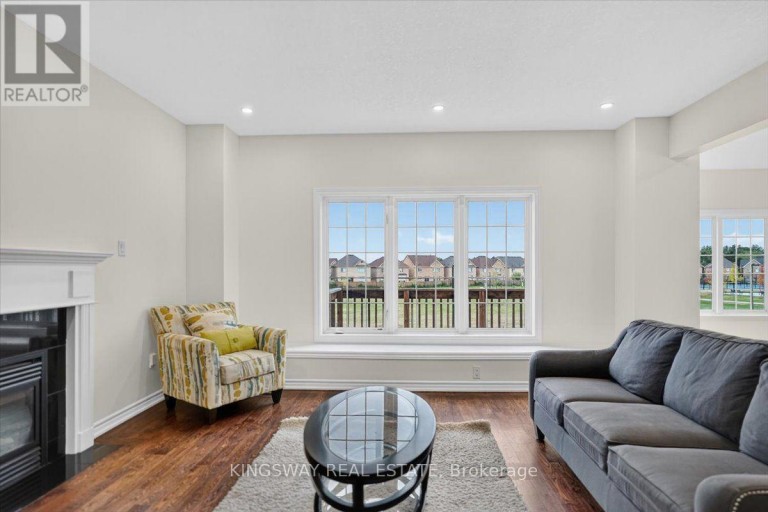 8 MONKTON CIRCLE, Brampton (Credit Valley), Ontario, L6Y0X1
