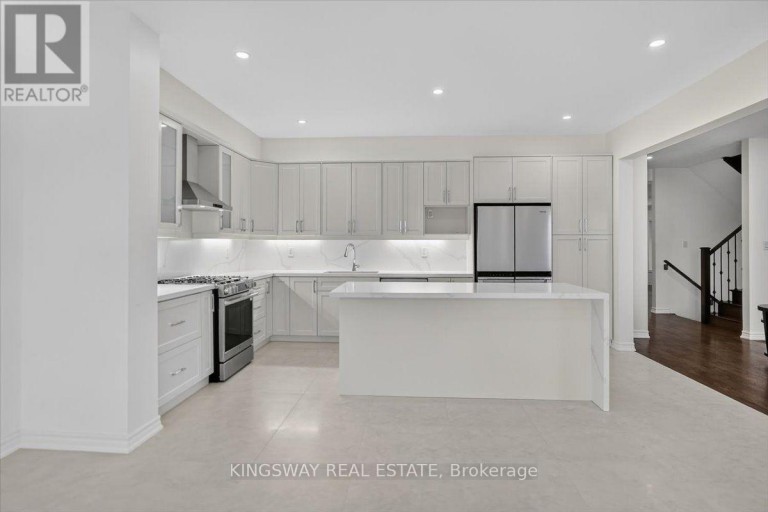 8 MONKTON CIRCLE, Brampton (Credit Valley), Ontario, L6Y0X1
