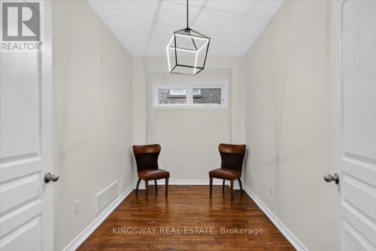 8 MONKTON CIRCLE, Brampton (Credit Valley), Ontario, L6Y0X1