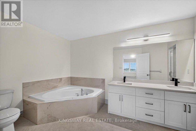 8 MONKTON CIRCLE, Brampton (Credit Valley), Ontario, L6Y0X1