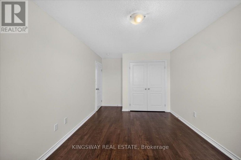 8 MONKTON CIRCLE, Brampton (Credit Valley), Ontario, L6Y0X1
