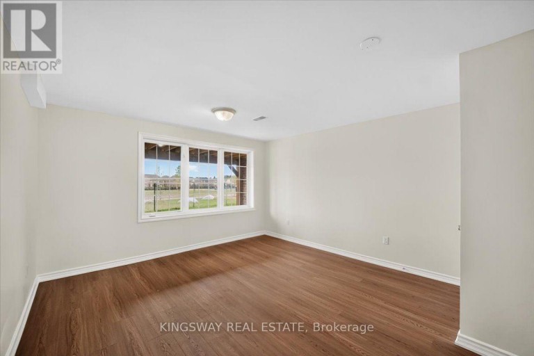8 MONKTON CIRCLE, Brampton (Credit Valley), Ontario, L6Y0X1