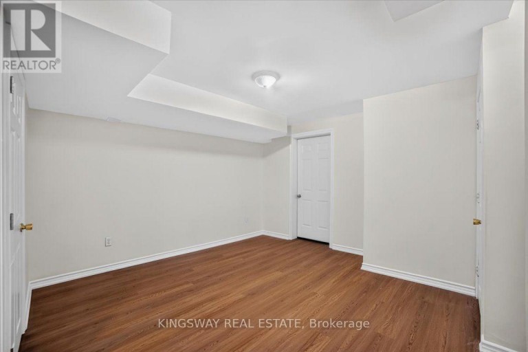 8 MONKTON CIRCLE, Brampton (Credit Valley), Ontario, L6Y0X1