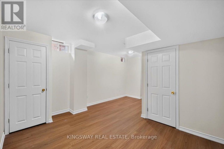 8 MONKTON CIRCLE, Brampton (Credit Valley), Ontario, L6Y0X1