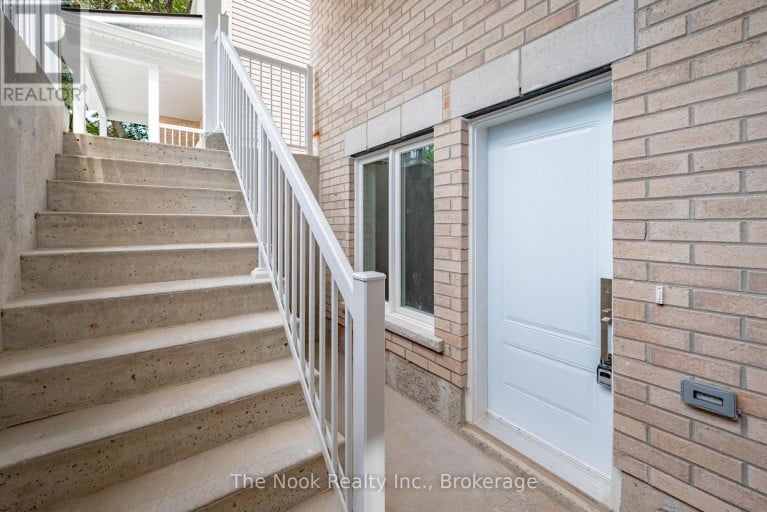 3 - 403 THORTON ROAD N, Oshawa (McLaughlin), Ontario, L1J6S9