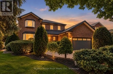 7 LYNDHURST CRESCENT Whitby (Williamsburg) Ontario photo 1