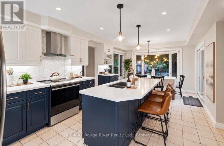 7 LYNDHURST CRESCENT, Whitby (Williamsburg), Ontario, L1R1E4