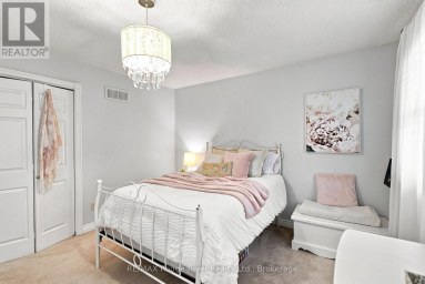 7 LYNDHURST CRESCENT Whitby (Williamsburg) Ontario photo 25