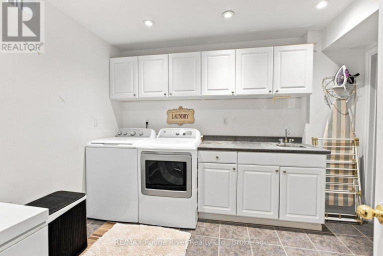 7 LYNDHURST CRESCENT, Whitby (Williamsburg), Ontario, L1R1E4