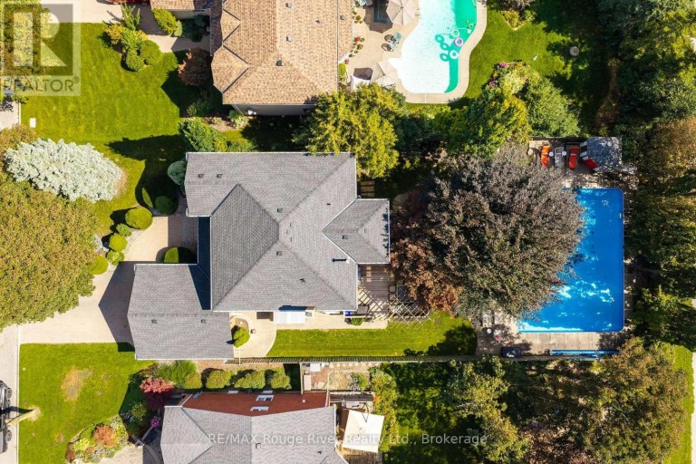 7 LYNDHURST CRESCENT, Whitby (Williamsburg), Ontario, L1R1E4