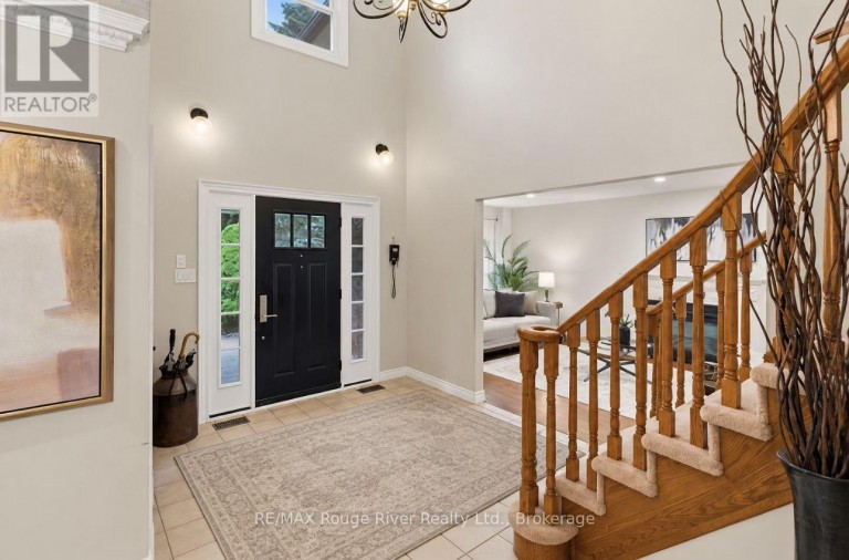 7 LYNDHURST CRESCENT, Whitby (Williamsburg), Ontario, L1R1E4