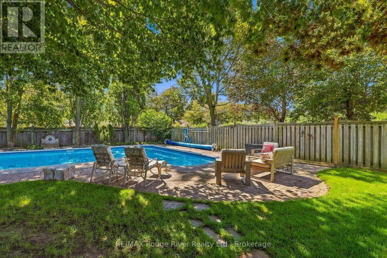 7 LYNDHURST CRESCENT, Whitby (Williamsburg), Ontario, L1R1E4