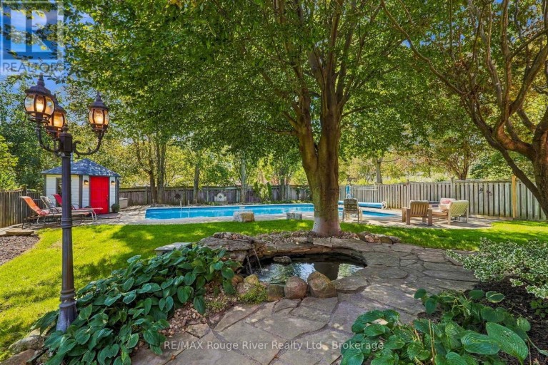 7 LYNDHURST CRESCENT, Whitby (Williamsburg), Ontario, L1R1E4