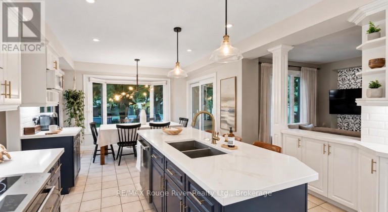 7 LYNDHURST CRESCENT, Whitby (Williamsburg), Ontario, L1R1E4