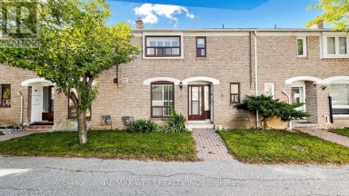 24 - 25 GOSFORD BOULEVARD Toronto (Black Creek) Ontario photo 1