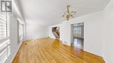 24 - 25 GOSFORD BOULEVARD Toronto (Black Creek) Ontario photo 10