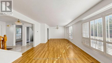 24 - 25 GOSFORD BOULEVARD Toronto (Black Creek) Ontario photo 12
