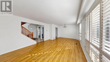 24 - 25 GOSFORD BOULEVARD Toronto (Black Creek) Ontario photo 13