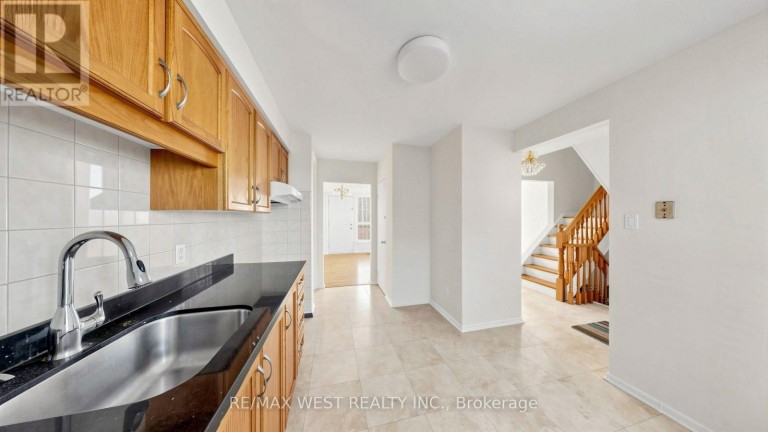 24 - 25 GOSFORD BOULEVARD, Toronto (Black Creek), Ontario, M3N2G7